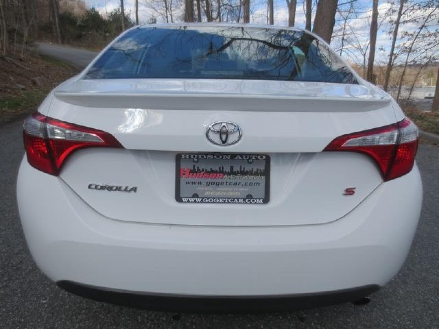 2015 White /Gray Orange Toyota Corolla s Plus (2T1BURHE8FC) with an 1.8 Liter 4-cylinder engine, Automatic transmission, located at 270 US Route 6, Mahopac, NY, 10541, (845) 621-0895, 41.349022, -73.755280 - Photo#5